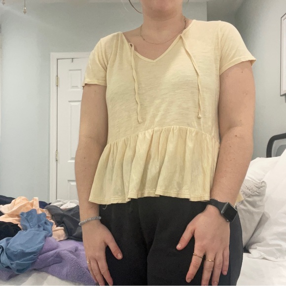 Yellow peplum short sleeved top | size medium | perfect used condition - Picture 4 of 4